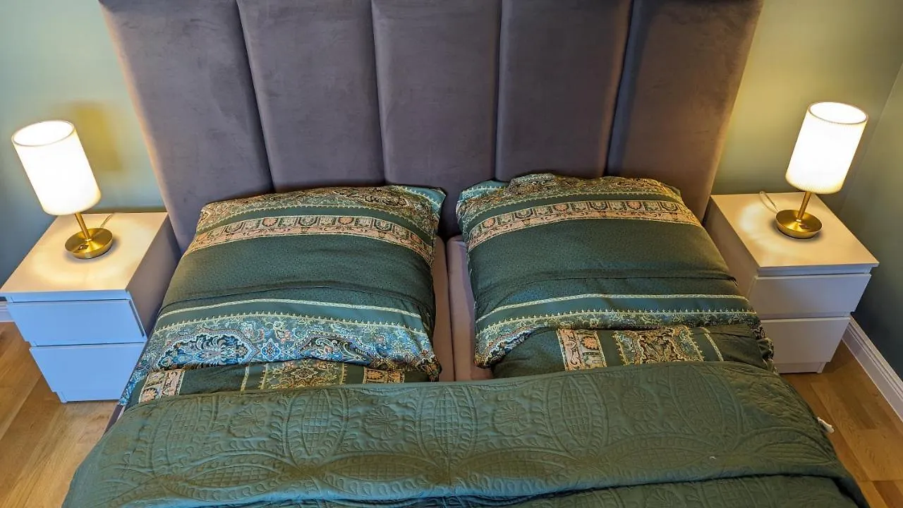 3 Rooms - Zimmervermietung Naehe Flughafen Ber - Gratis Wlan, Parken & Netflix Homestay Berlin
