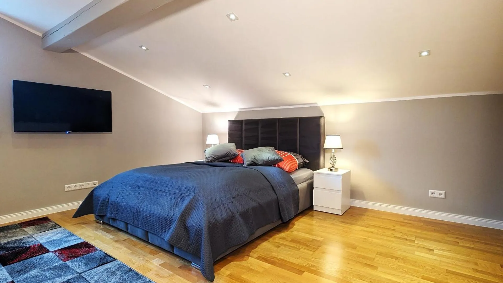 Homestay 3 Rooms - Zimmervermietung Naehe Flughafen Ber - Gratis Wlan, Parken & Netflix