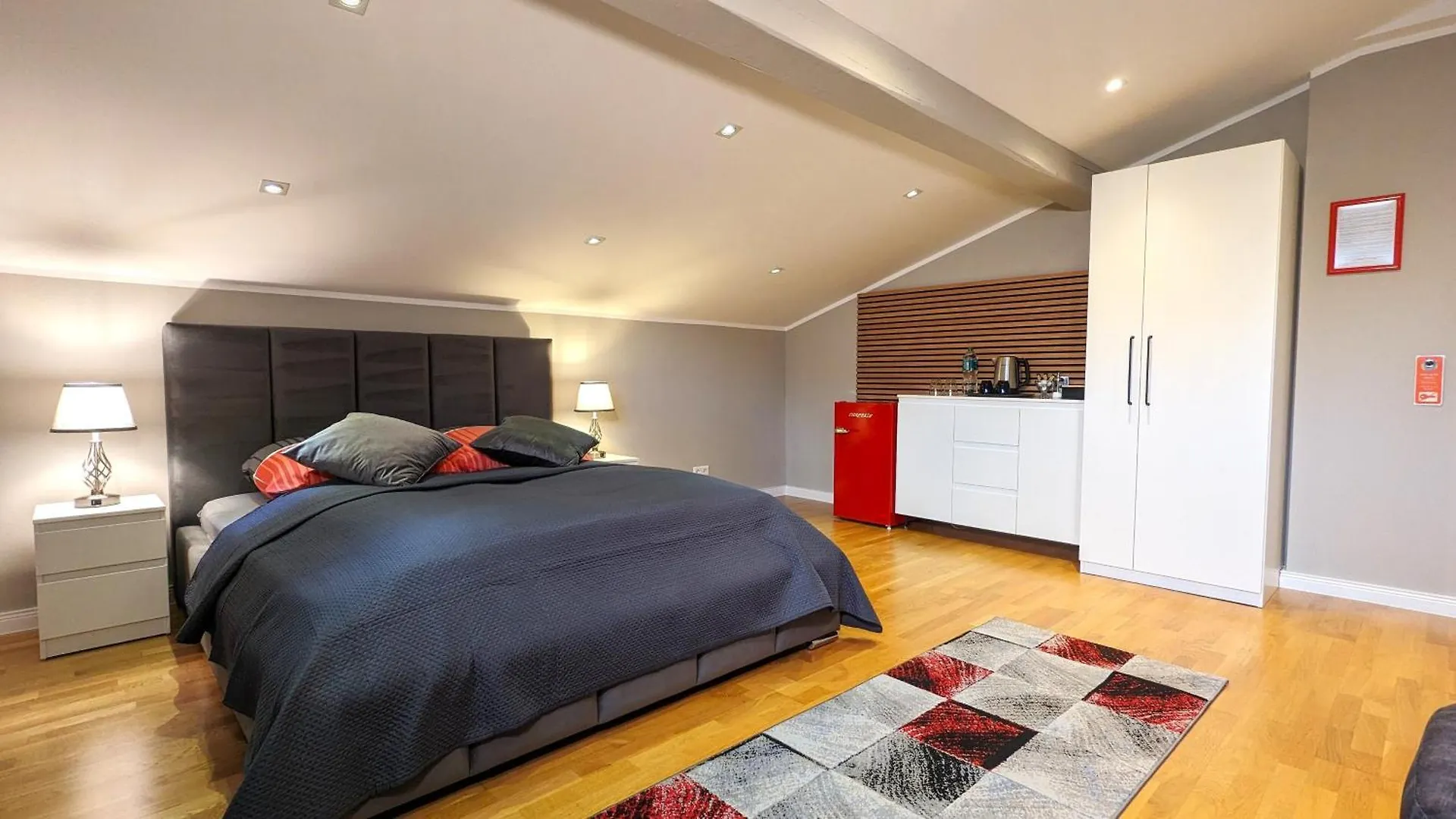 3 Rooms - Zimmervermietung Naehe Flughafen Ber - Gratis Wlan, Parken & Netflix Germany
