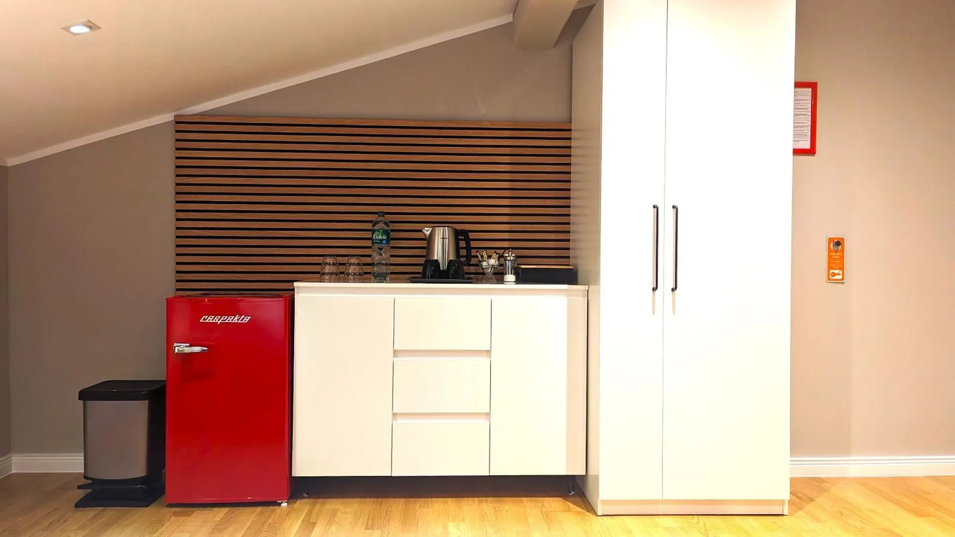 3 Rooms - Zimmervermietung Naehe Flughafen Ber - Gratis Wlan, Parken & Netflix 0*, Berlin Germany