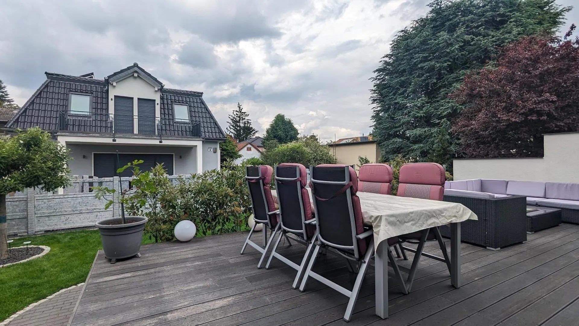 3 Rooms - Zimmervermietung Naehe Flughafen Ber - Gratis Wlan, Parken & Netflix 0*, Berlin
